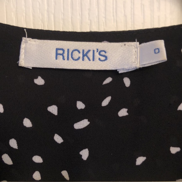 Black & White Flowy Top with Cold-shoulder - Picture 2 of 7